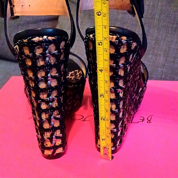 NEW IN BOX Betsey Johnson Lattice Cork Wedges Size 6.5 2011 - Picture 8 of 9